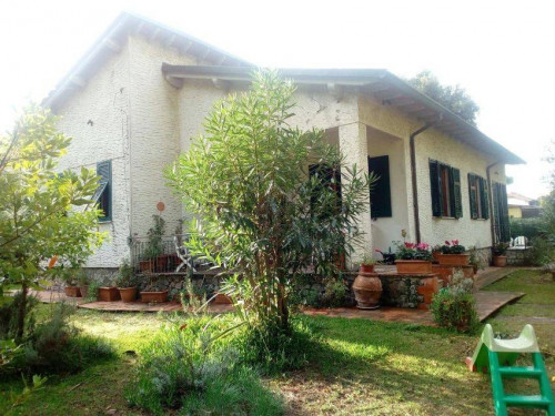 Villa singola in Vendita a Massa
