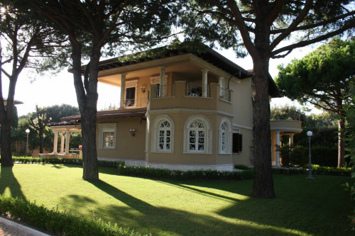 <strong>Villa in Sale</strong><br />Forte dei Marmi