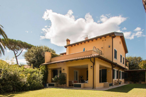 Villa Bifamiliare in affitto a Forte dei Marmi