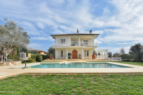 Villa for sale in Forte dei Marmi