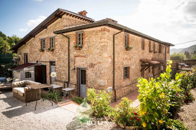 Rustico in vendita a Camaiore