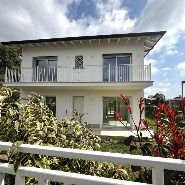 Villa for sale in Pietrasanta