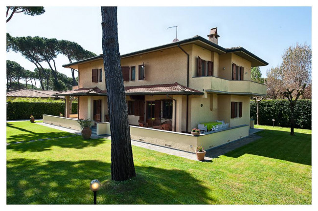 Villa for sale in Forte dei Marmi