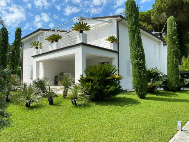 Villa for sale in Forte dei Marmi