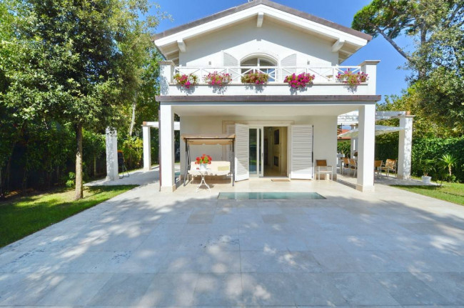 Villa for sale in Forte dei Marmi