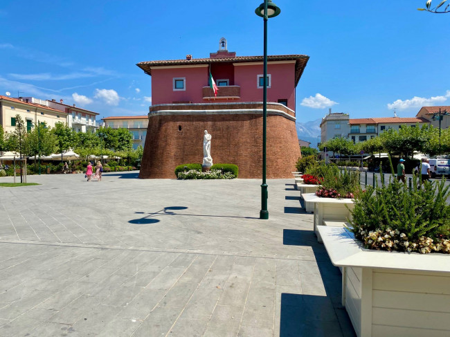 Semi-detached house for sale in Forte dei Marmi