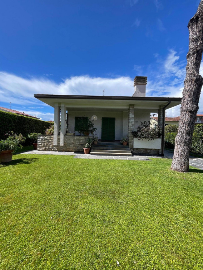 Villa for rent in Forte dei Marmi
