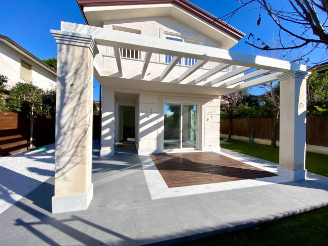 Villa for sale in Forte dei Marmi