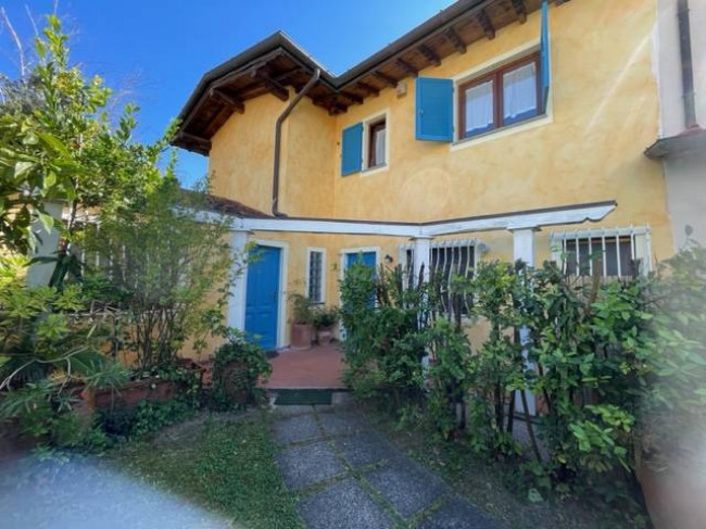 Villa Bifamiliare in vendita a Pietrasanta