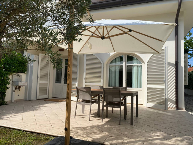 Villa Bifamiliare in affitto a Forte dei Marmi