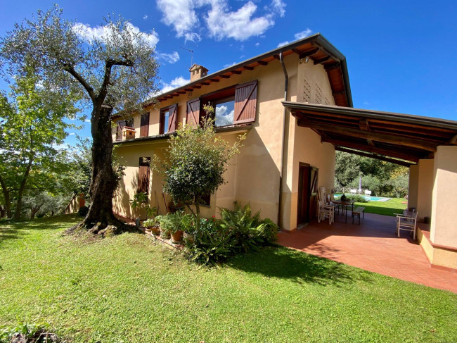 Rural house for sale in Massarosa