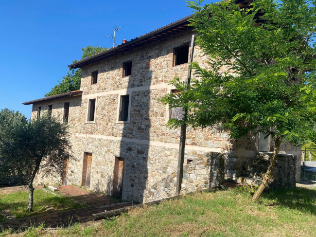 Rural house for sale in Massarosa