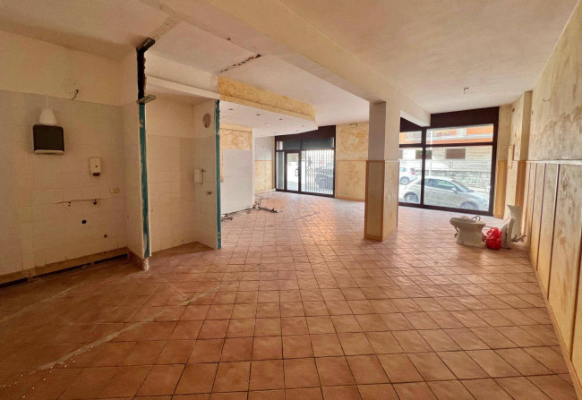 Locale commerciale in affitto a Campobasso