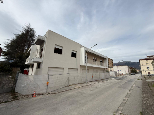 Locale commerciale in vendita a Isernia