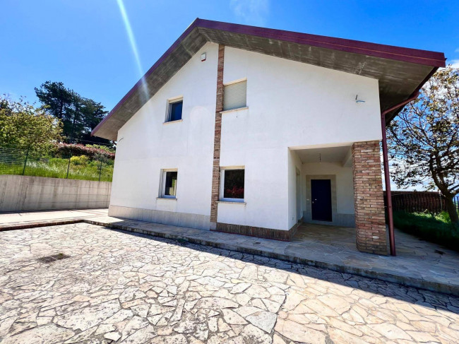 Villa bifamiliare in affitto a Campobasso