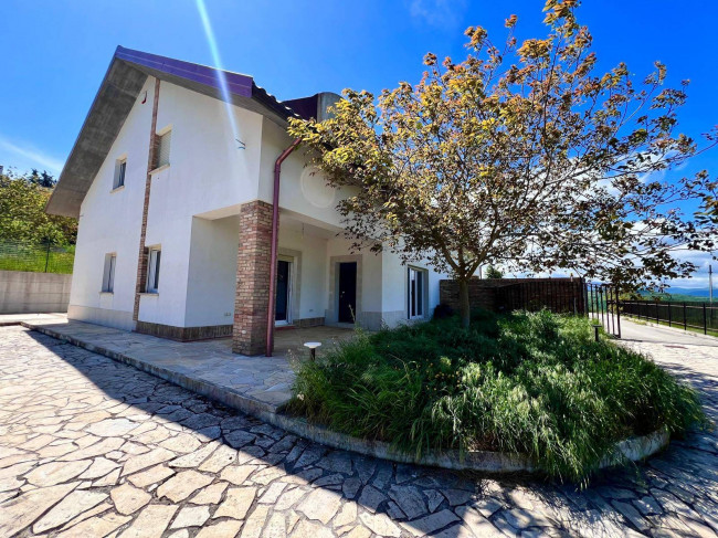 Villa bifamiliare in affitto a Campobasso