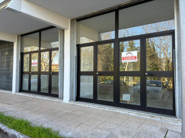 Locale commerciale in vendita a Campobasso