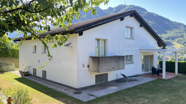 Casa / Villa in vendita a Collina d'Oro