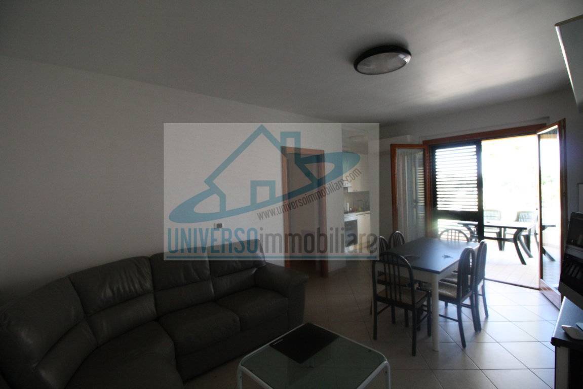 Appartamento MARTINSICURO vendita  Villa Rosa  Universo Immobiliare