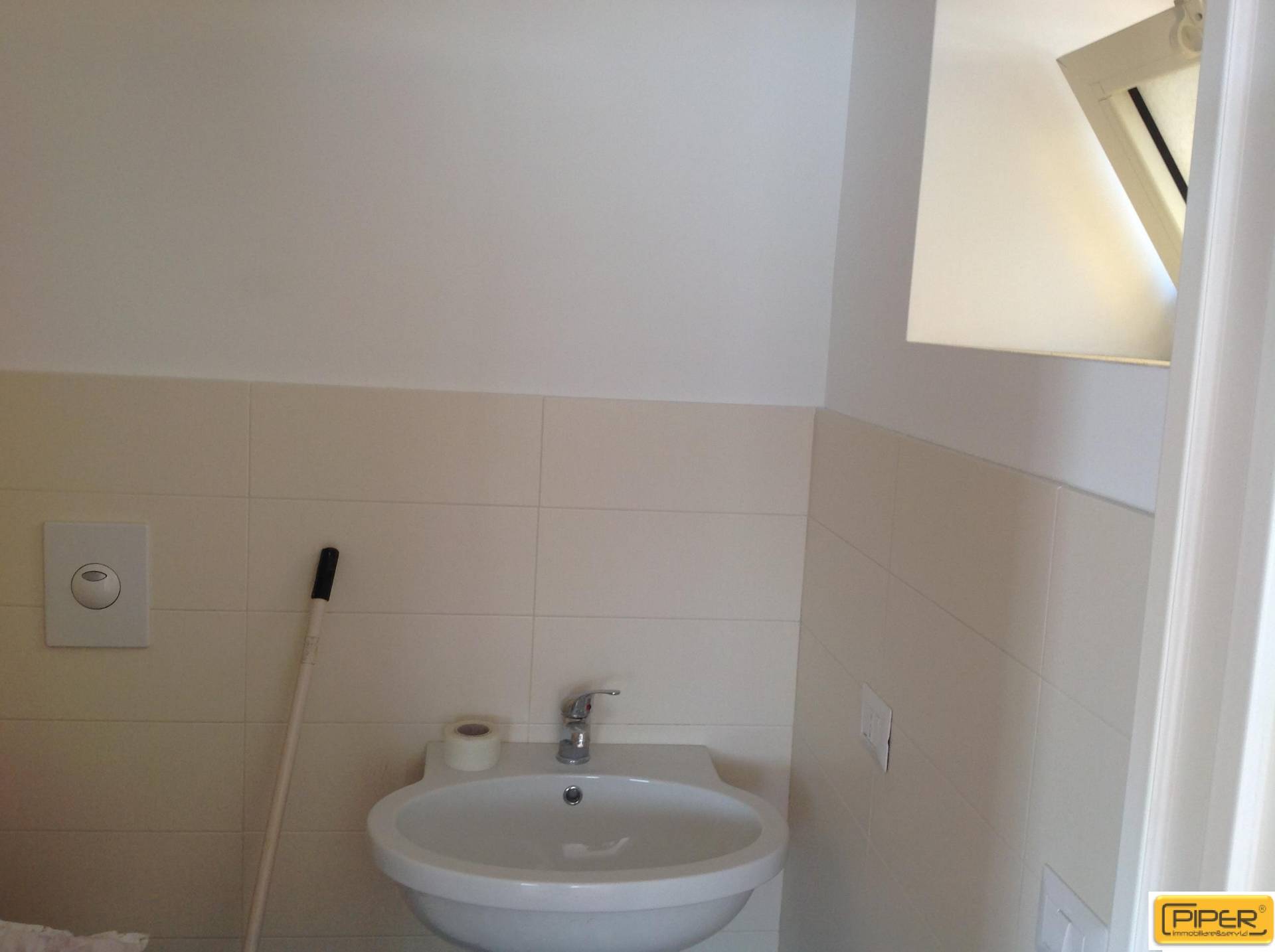Negozio - Loc.Com. POZZUOLI affitto  Pozzuoli Solfatara  Piper immobiliare&servizi