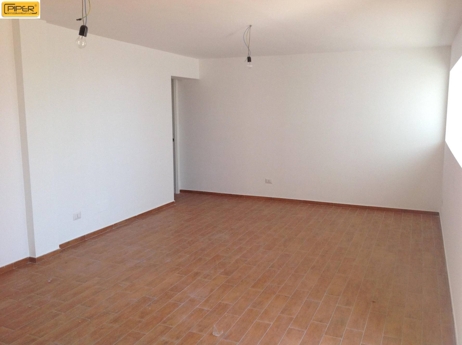 Negozio - Loc.Com. POZZUOLI affitto  Pozzuoli Solfatara  Piper immobiliare&servizi