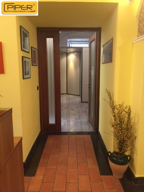 Negozio - Loc.Com. POZZUOLI affitto  Pozzuoli Centro  Piper immobiliare&servizi