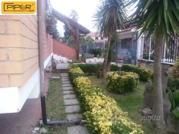 Villa GIUGLIANO IN CAMPANIA vendita  Varcaturo  Piper immobiliare&servizi