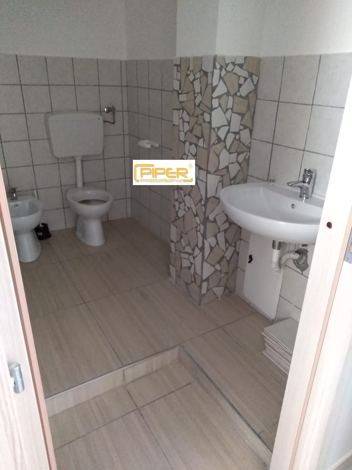 Negozio - Loc.Com. POZZUOLI affitto  Arco Felice  Piper immobiliare&servizi