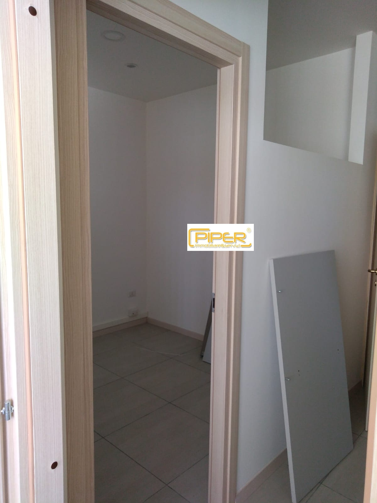 Negozio - Loc.Com. POZZUOLI affitto  Arco Felice  Piper immobiliare&servizi