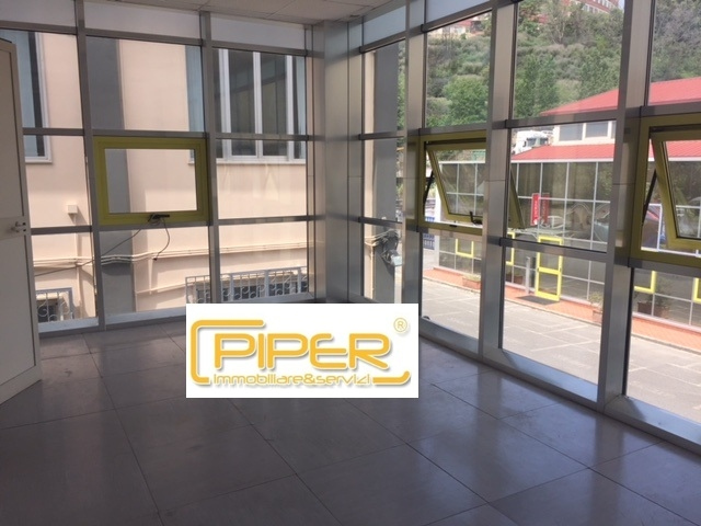 Negozio - Loc.Com. NAPOLI affitto  Agnano  Piper immobiliare&servizi
