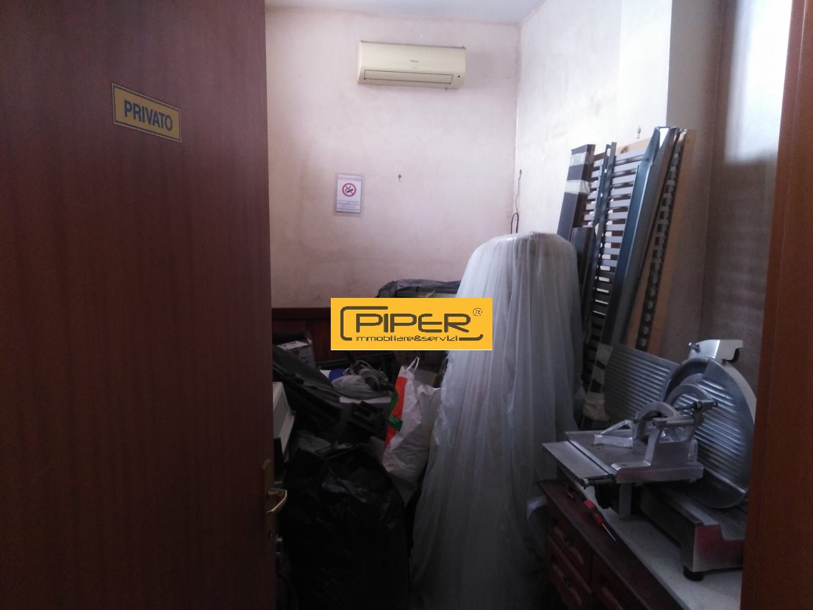 Capannone Commerciale NAPOLI affitto  Agnano  Piper immobiliare&servizi