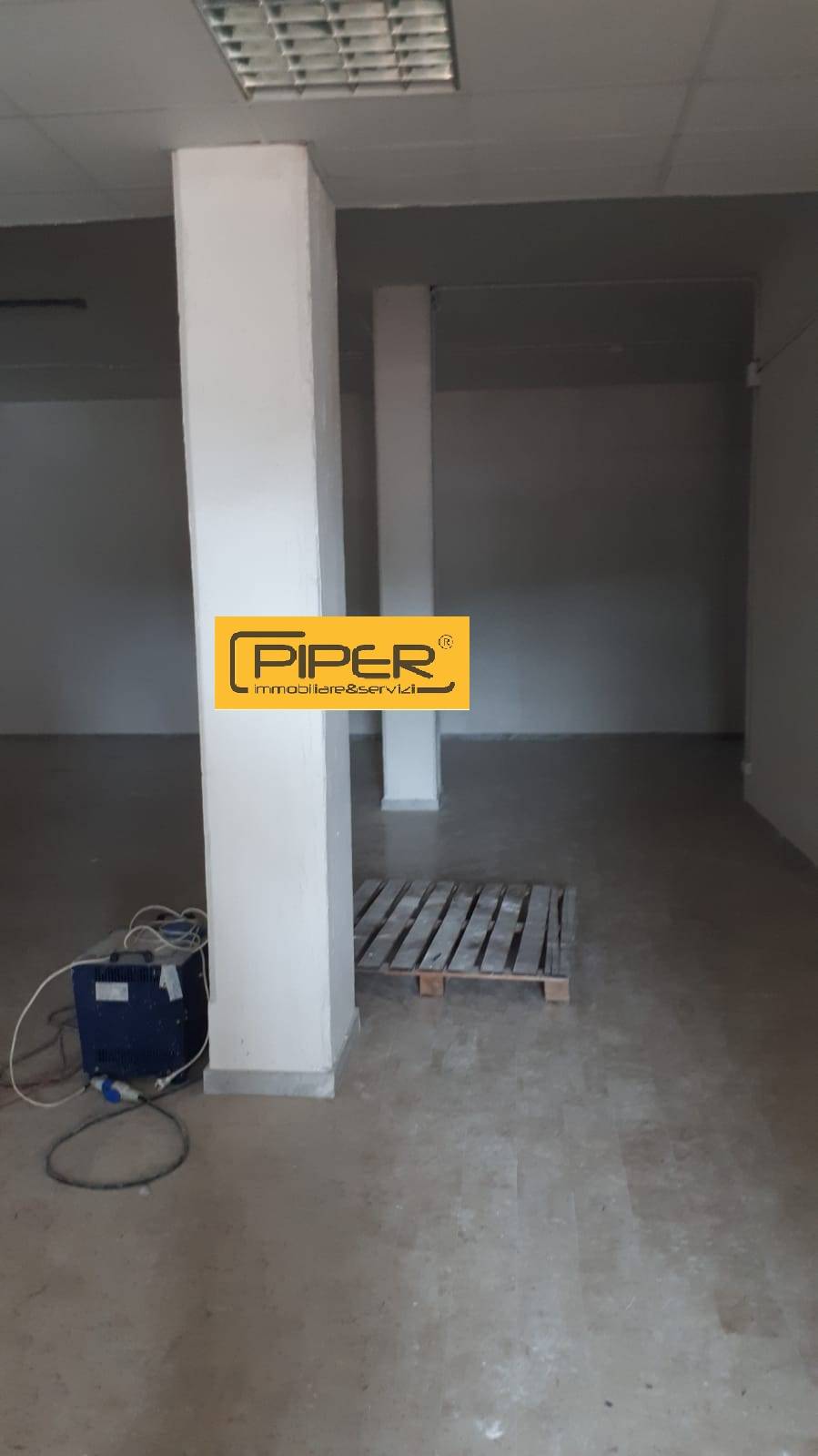 Capannone Commerciale NAPOLI affitto  Agnano  Piper immobiliare&servizi