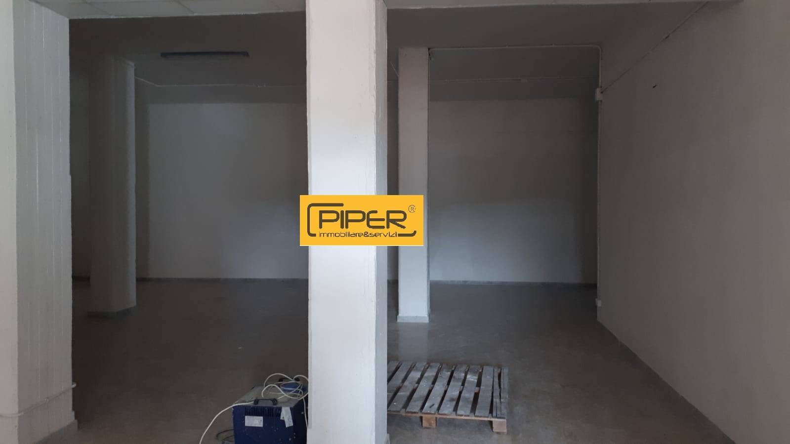 Capannone Commerciale NAPOLI affitto  Agnano  Piper immobiliare&servizi