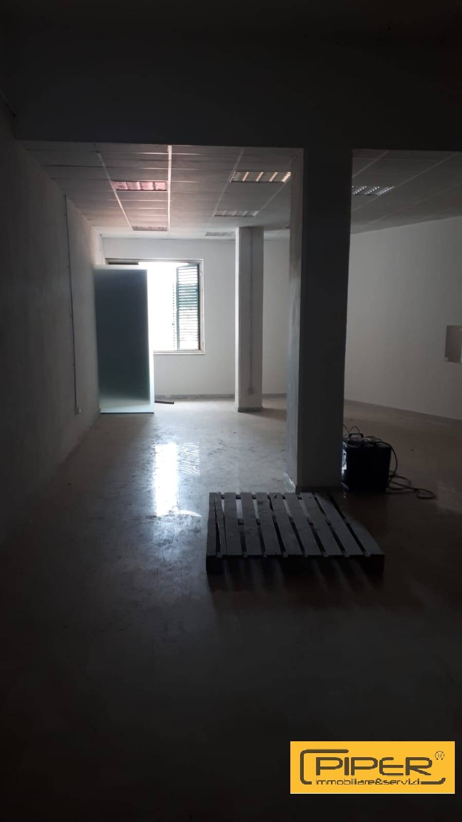 Capannone Commerciale NAPOLI affitto  Agnano  Piper immobiliare&servizi